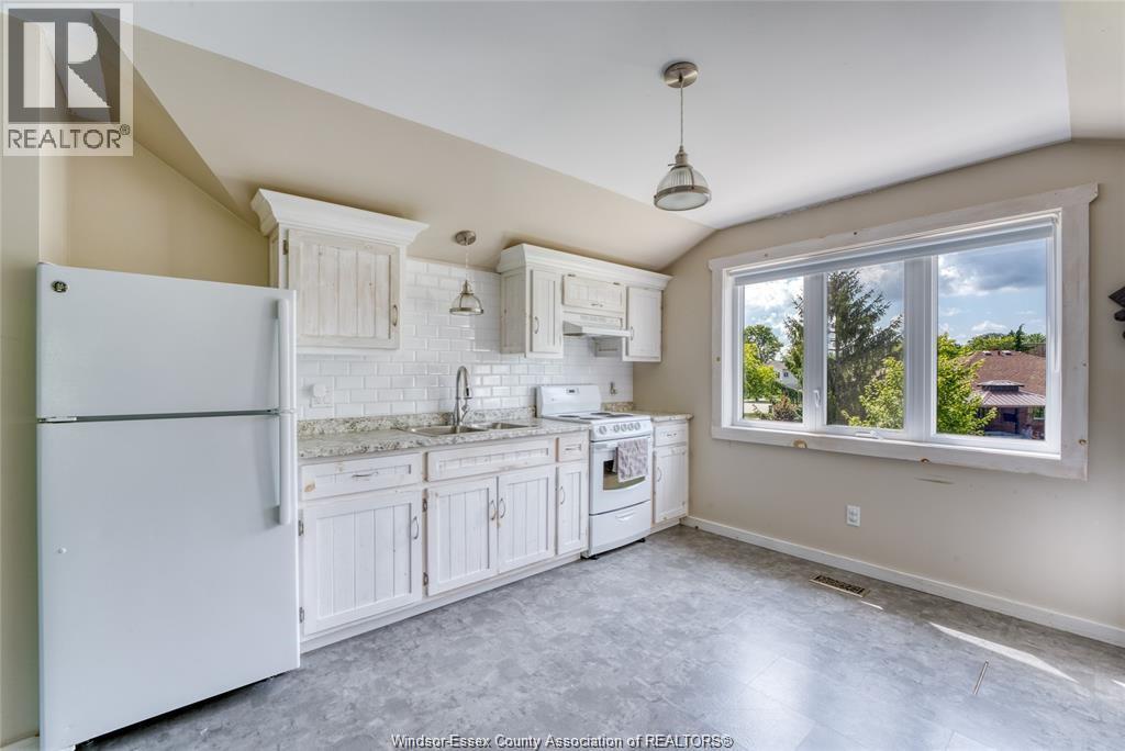 113 BEACH COURT - 12