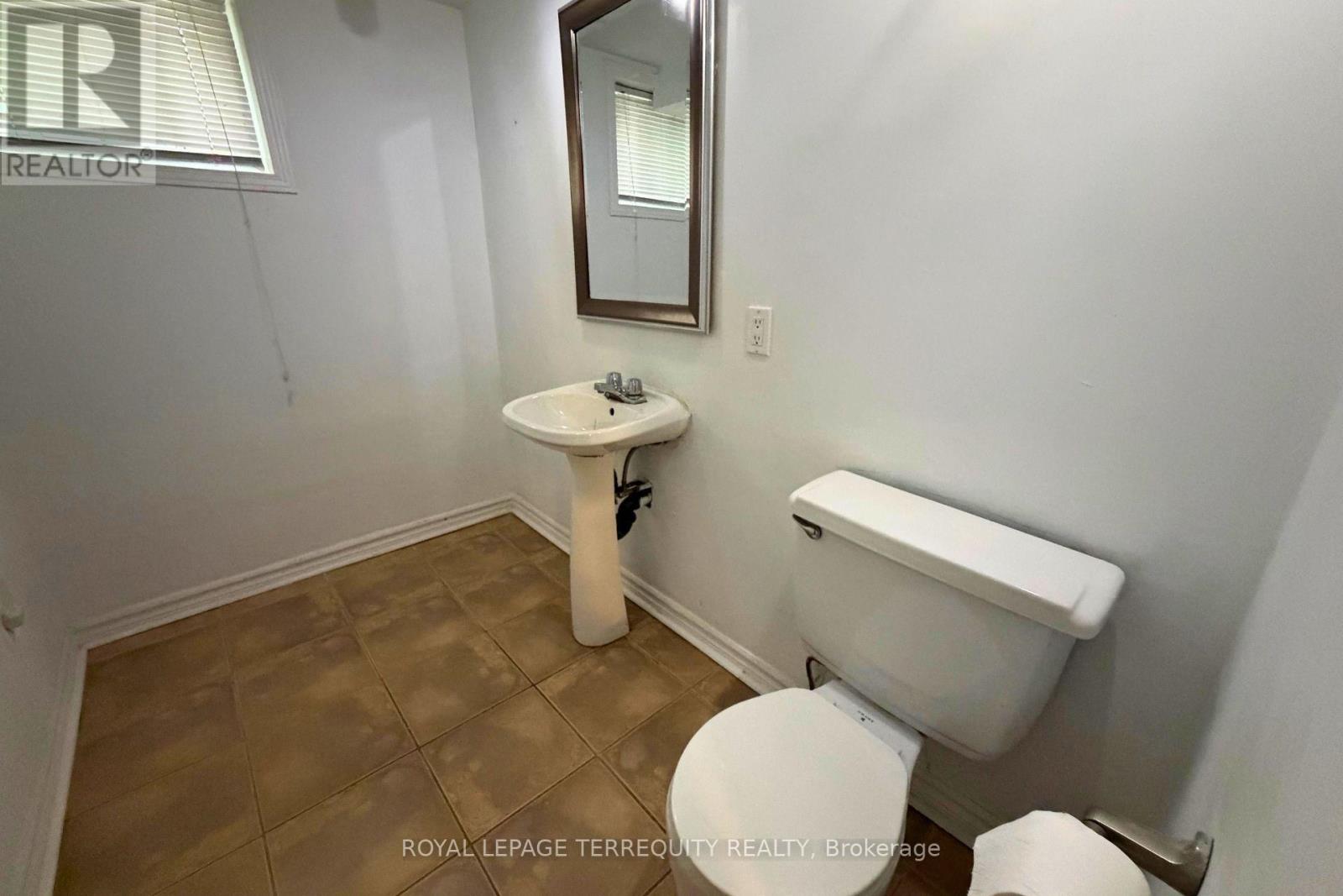 #Basement 43 Holland Avenue, Toronto (O'Connor-Parkview), Ontario, M4B2C7, Toronto (O'Connor-Parkview), Ontario — photo 5 of 5