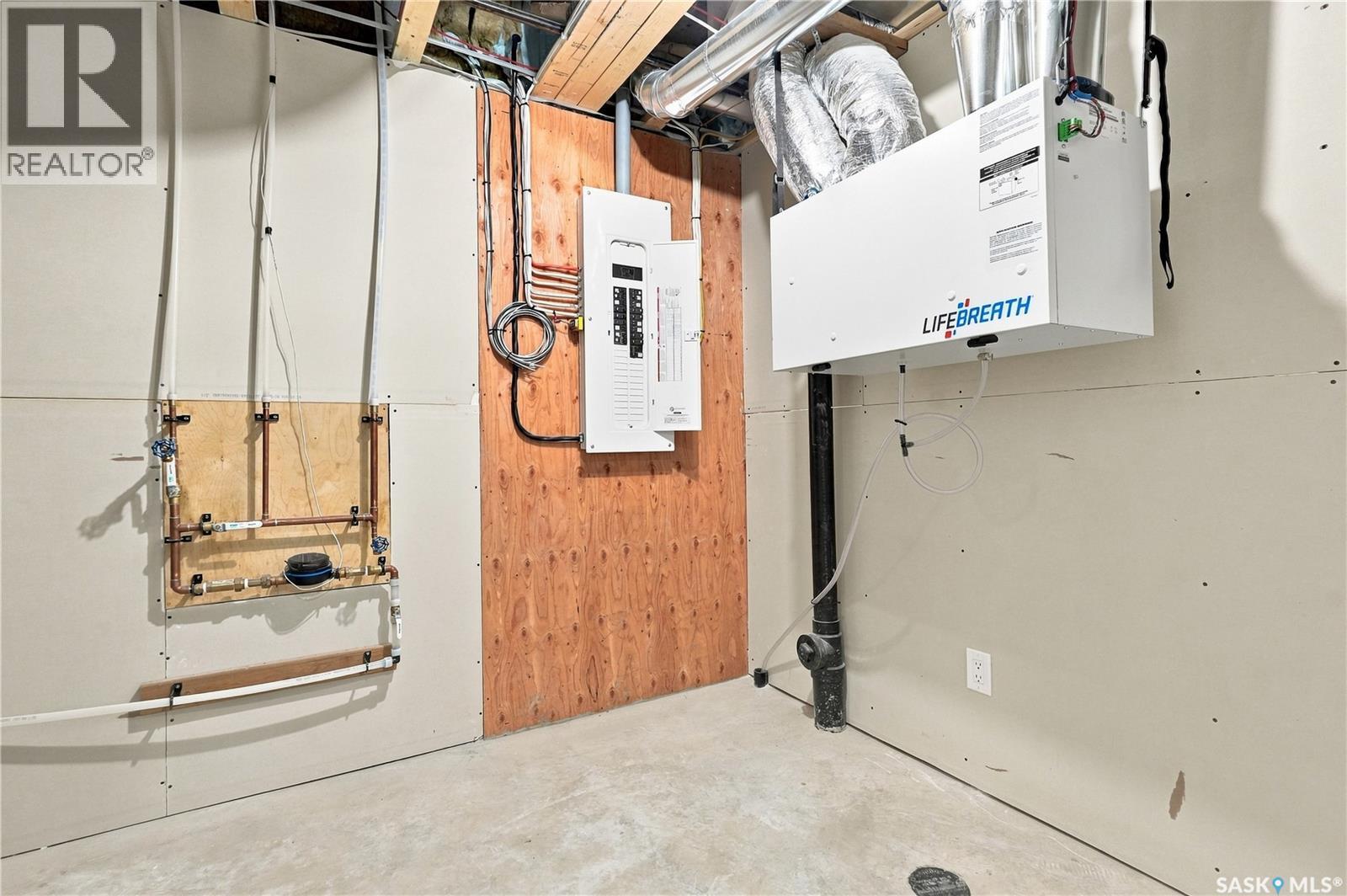 1314 CONNAUGHT AVENUE - Image 40