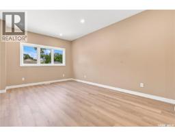 Foyer - 1314 Connaught Avenue, Moose Jaw, SK S6H7H6 Photo 6