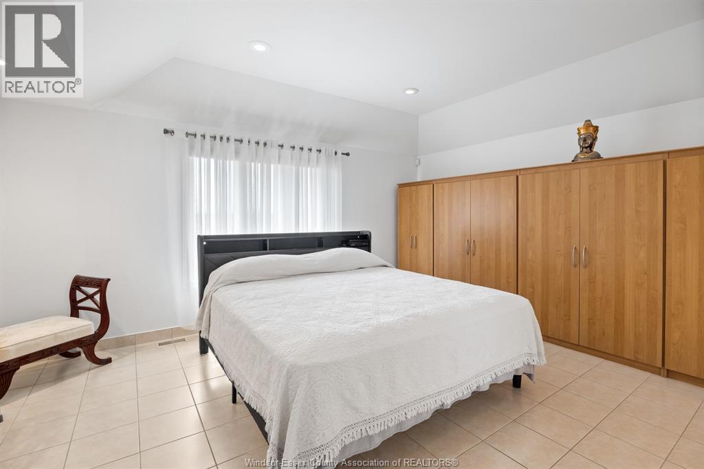 389 PINEHURST DRIVE - 19