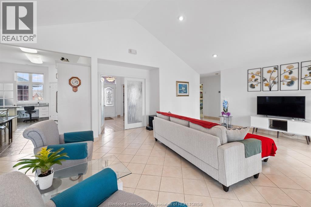 389 PINEHURST DRIVE - 14