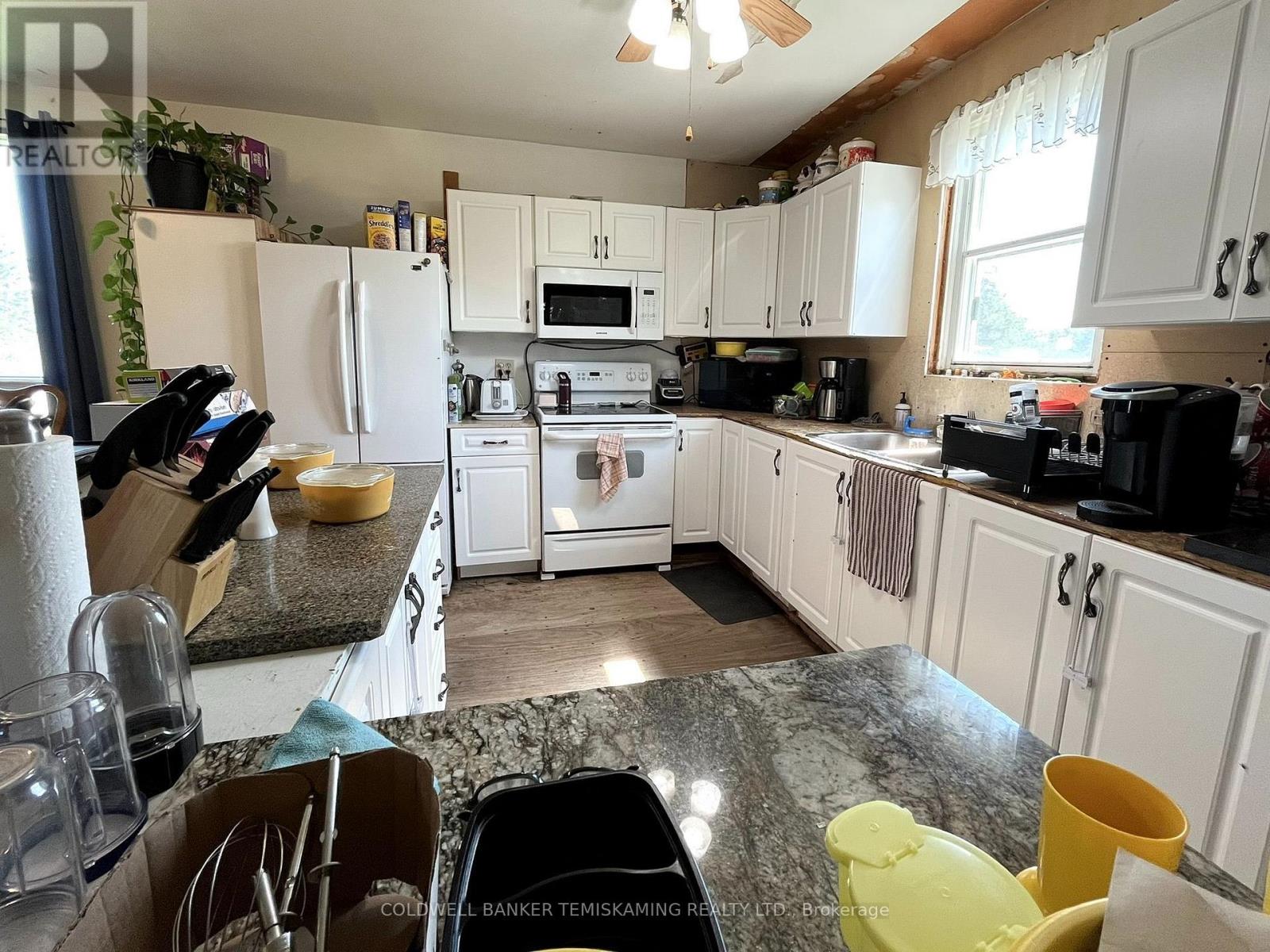 864140 UNO PARK ROAD - 19