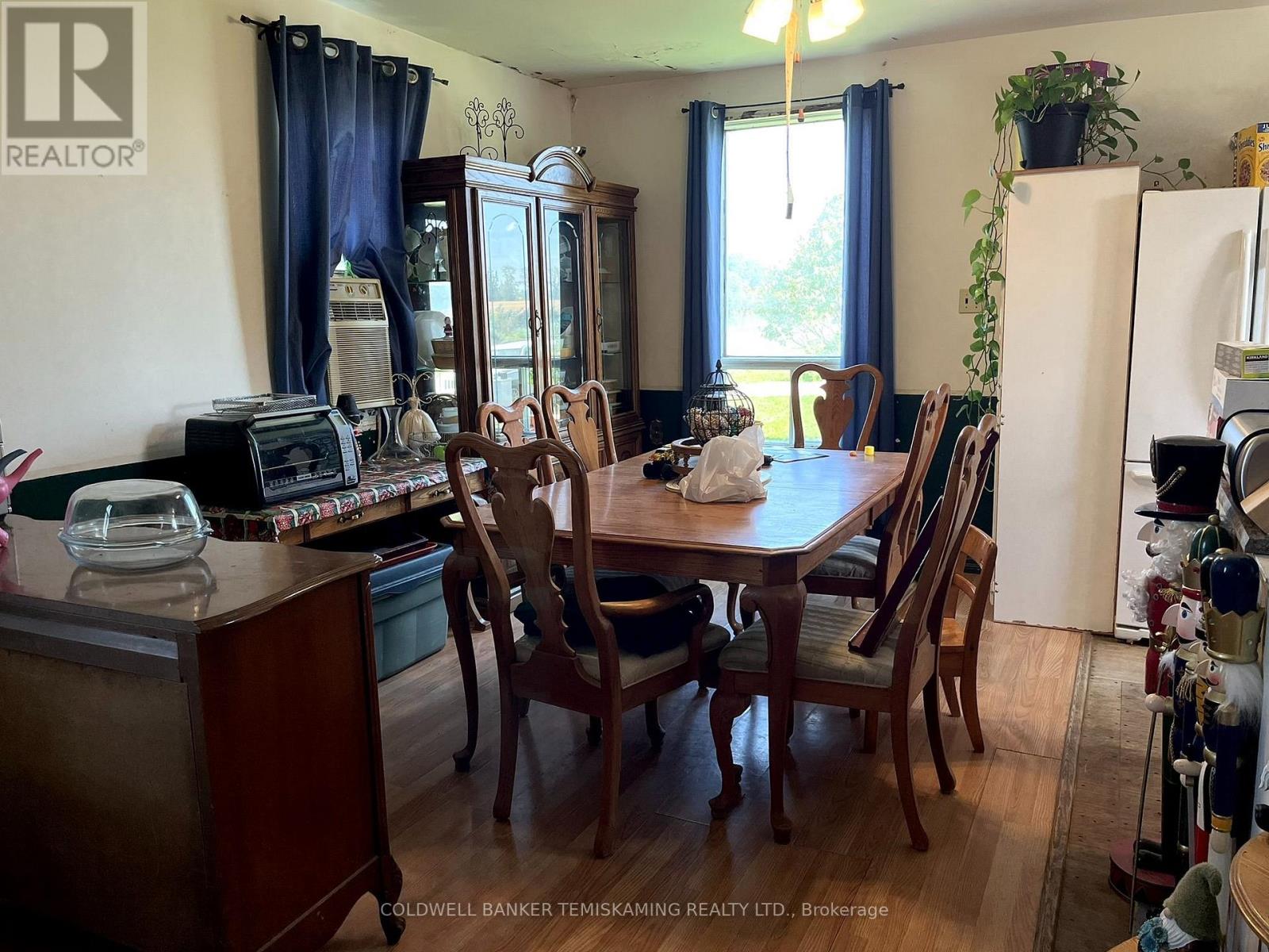 864140 UNO PARK ROAD - 20
