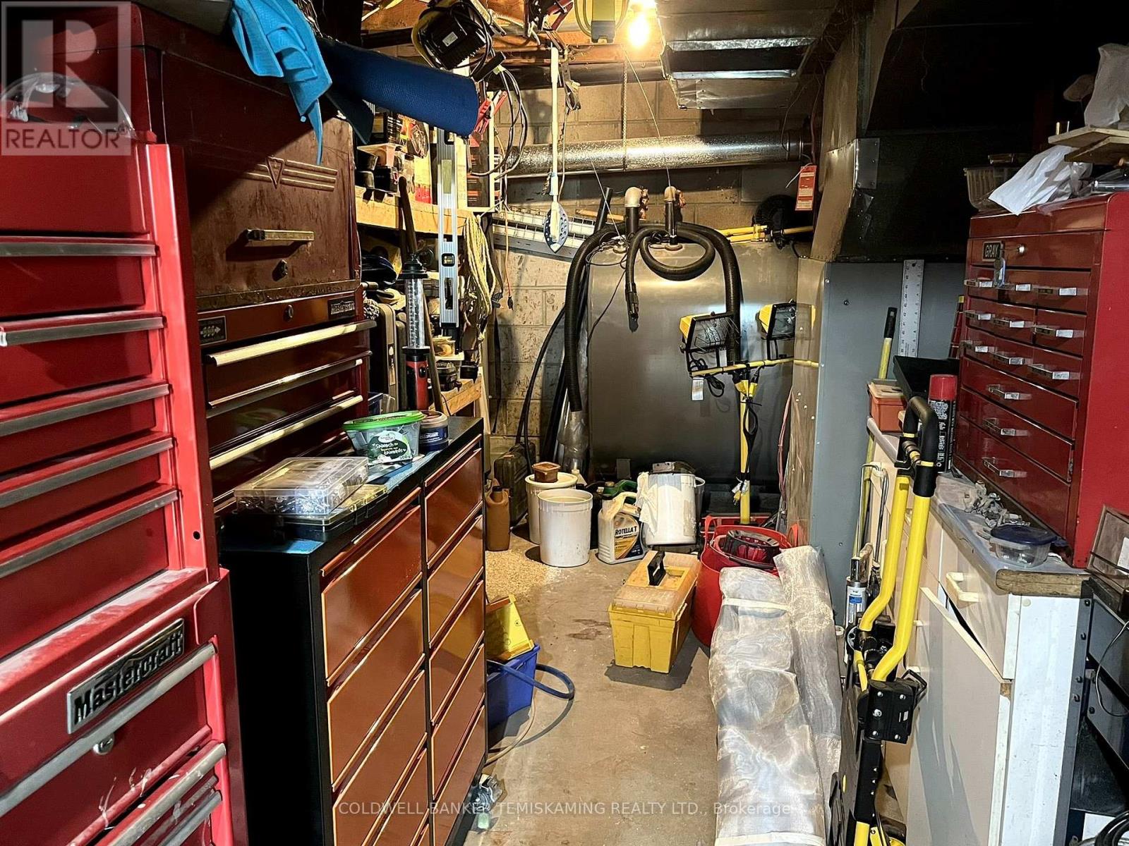 864140 UNO PARK ROAD - 33