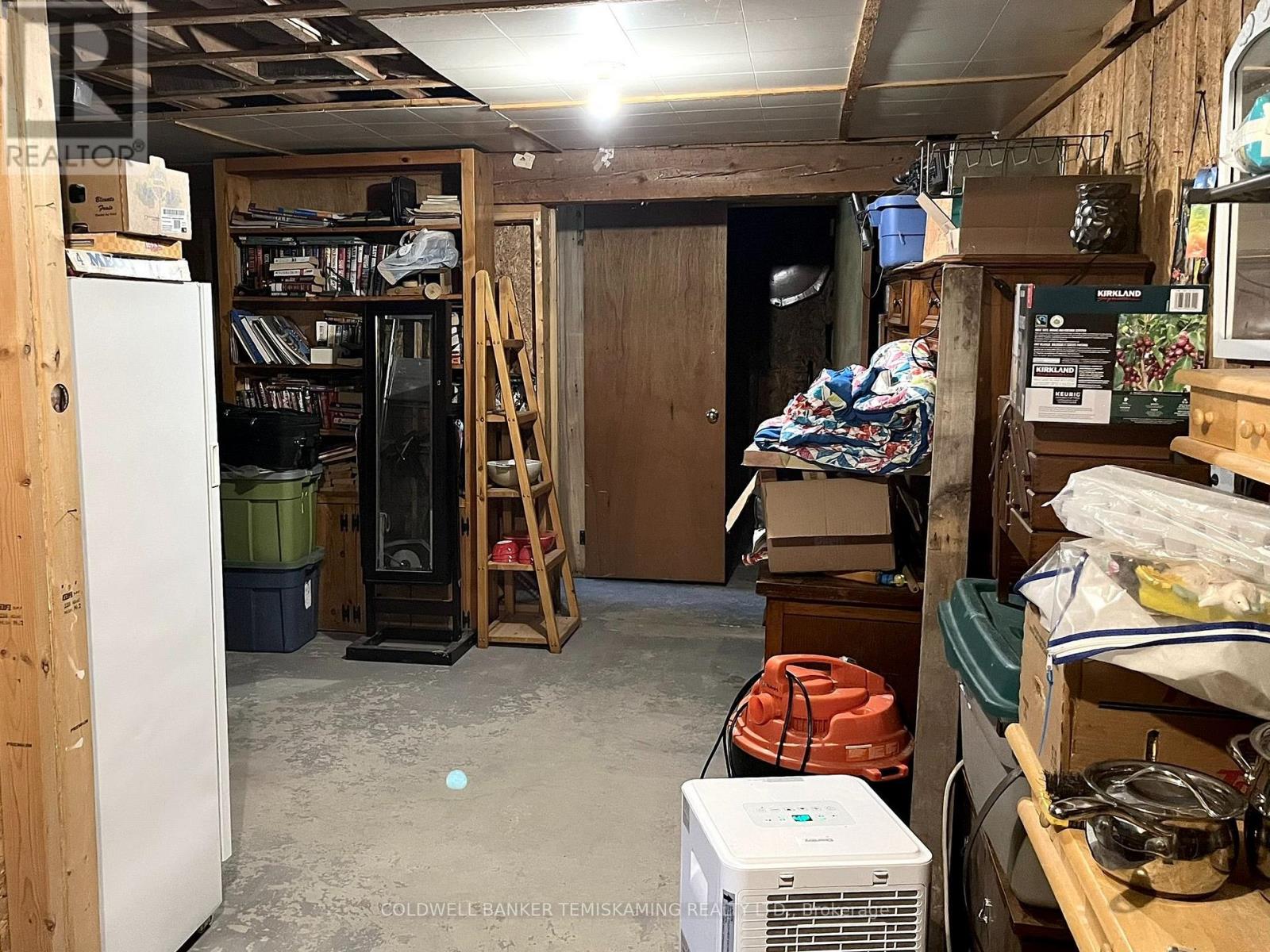 864140 UNO PARK ROAD - 36