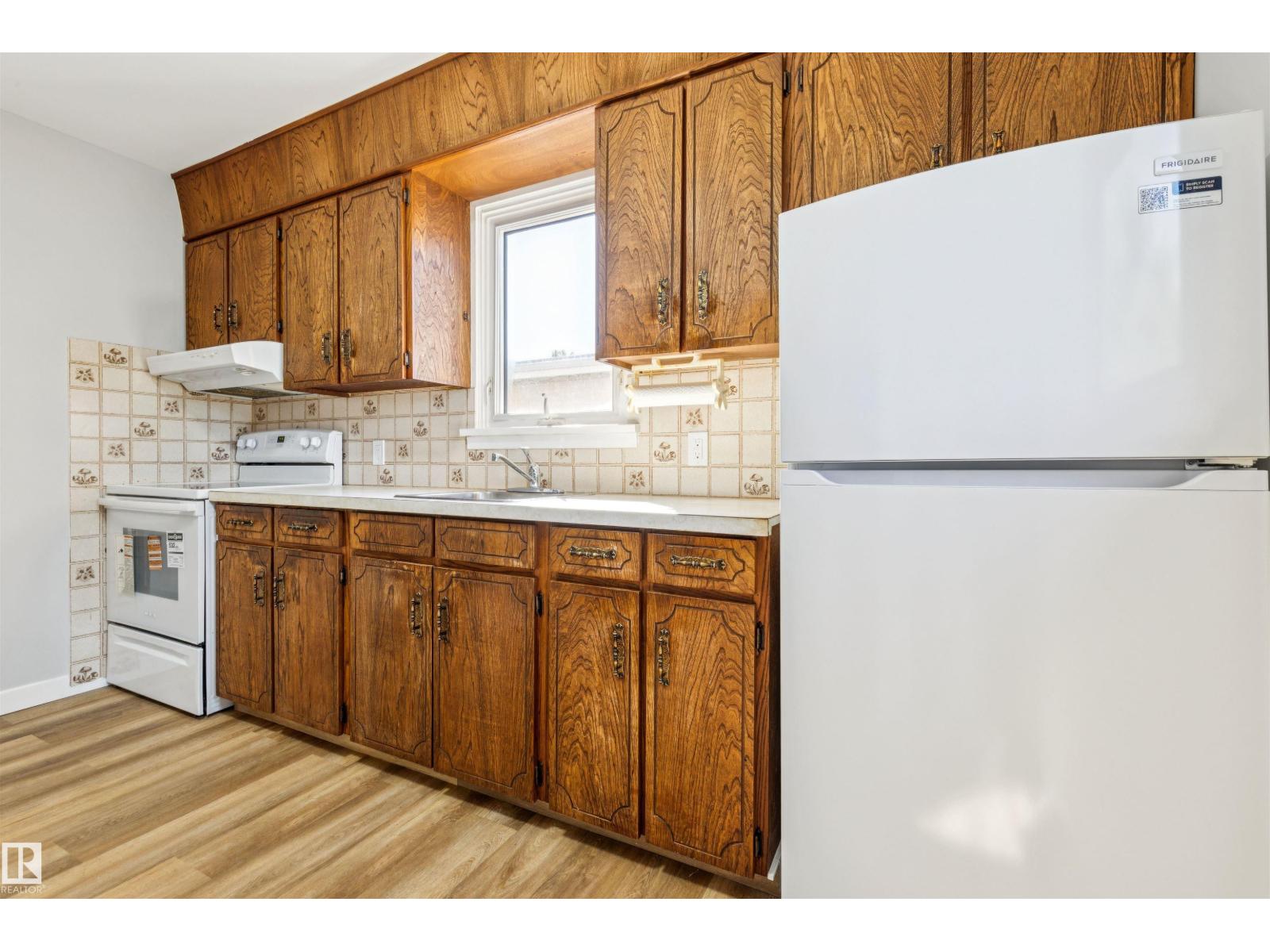 10916 151 ST NW - 32