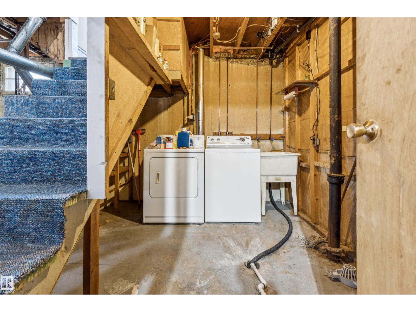 10916 151 ST NW - 35