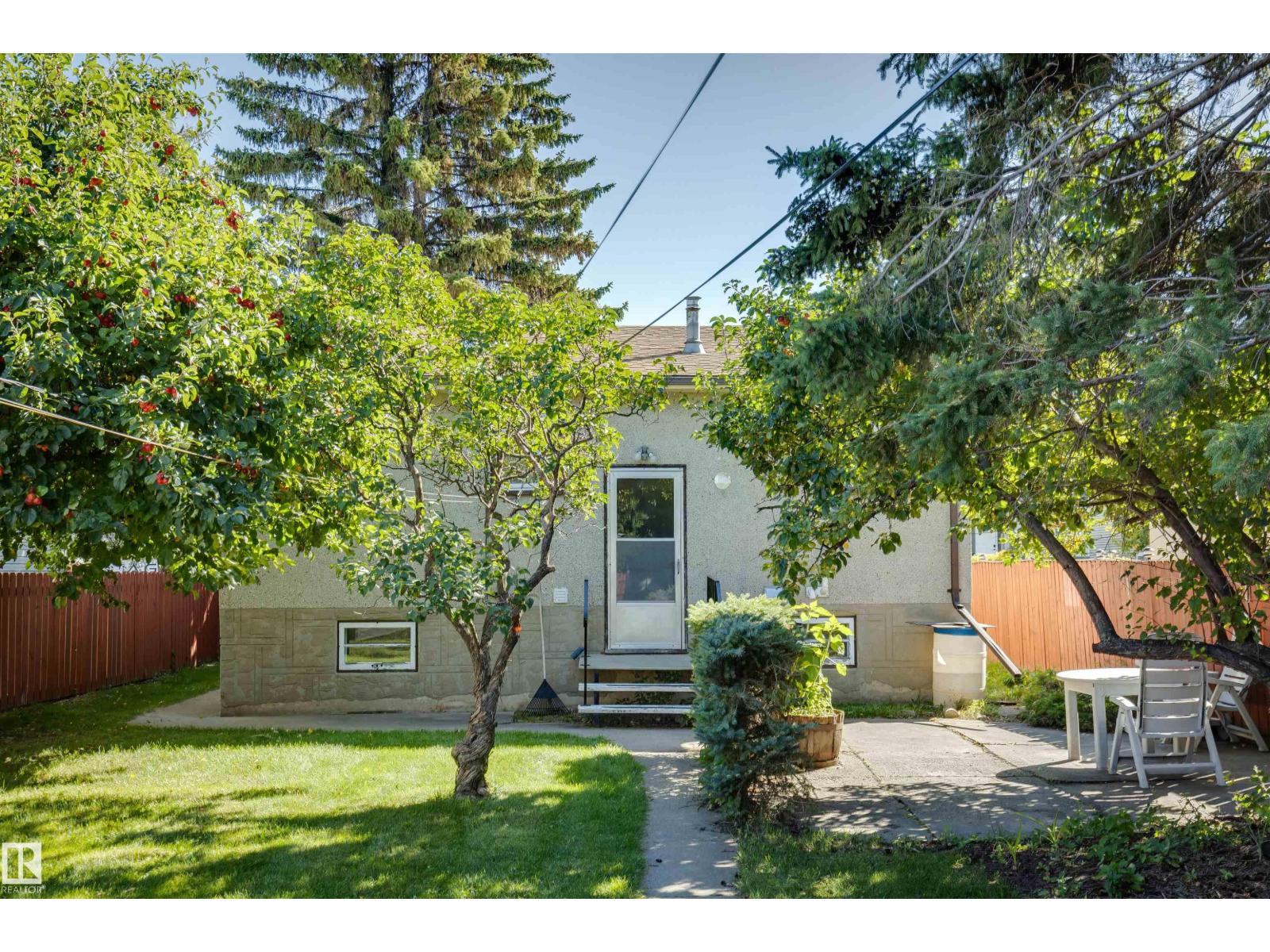 10916 151 ST NW - 10