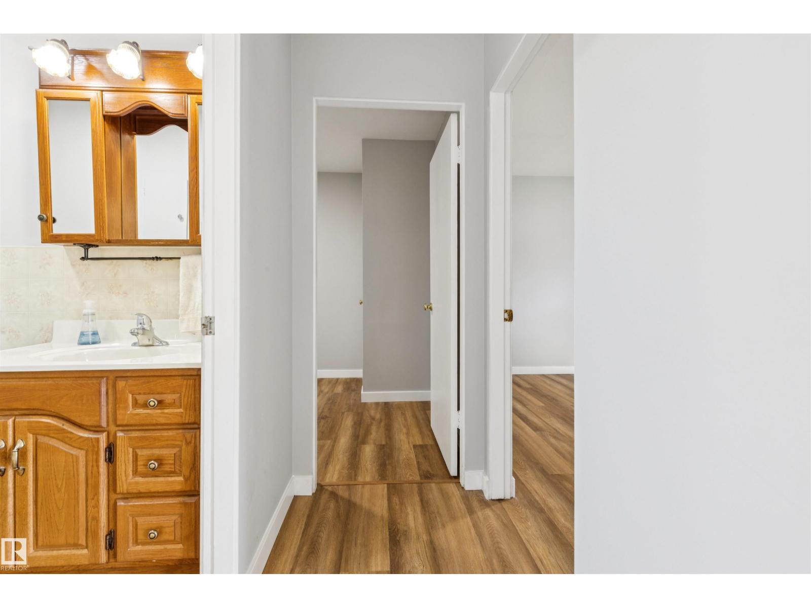 10916 151 ST NW - 26