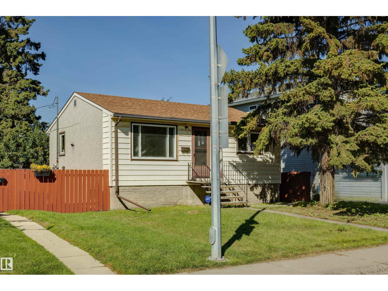 10916 151 ST NW - 2