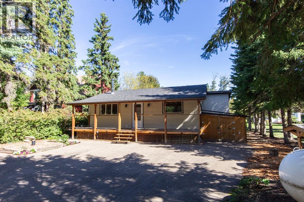6 Poplar Crescent - 2