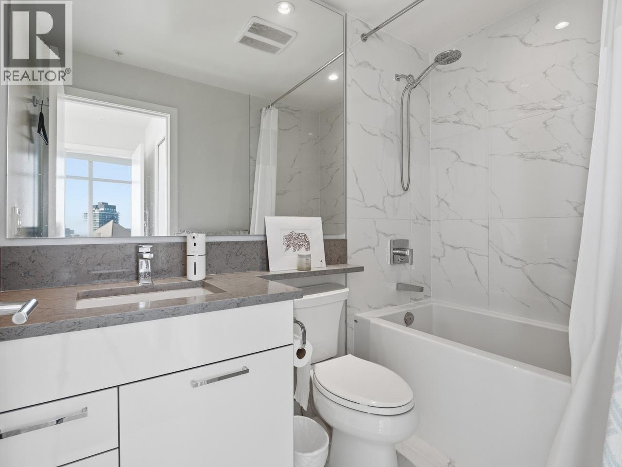 2 Bed, 2 Bath House for Sale in Burnaby – 2702 1788 GILMORE AVENUE, Burnaby – MLS# R3160393 - Image 12