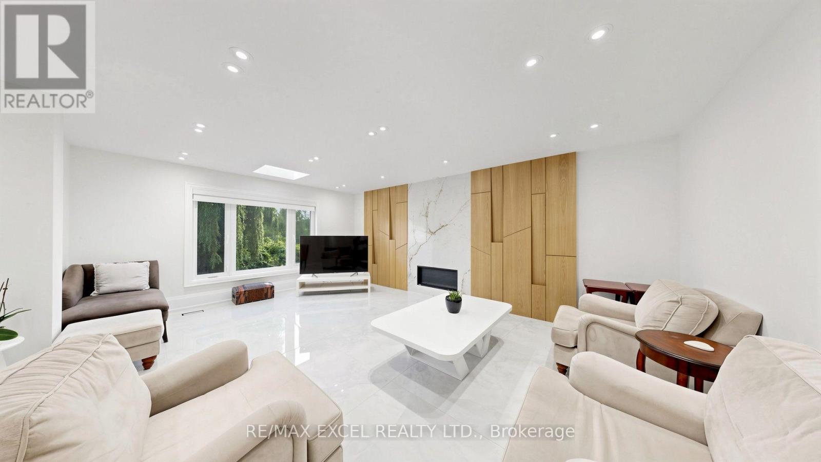 2B TRINITY CRESCENT - Image 12