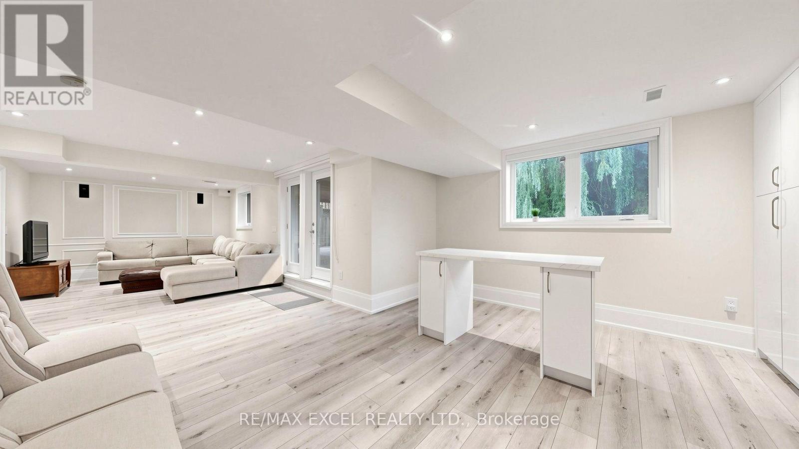 2B TRINITY CRESCENT - 40