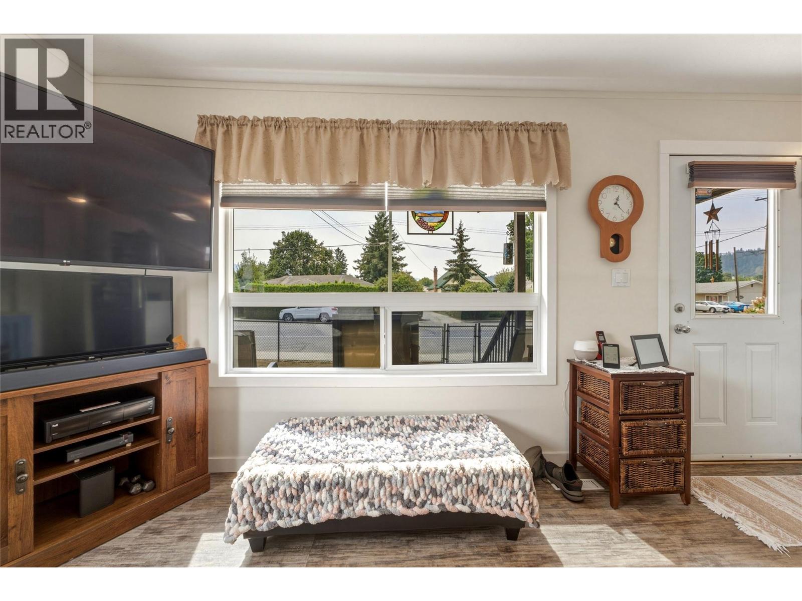 401 Howard Avenue - Image 12