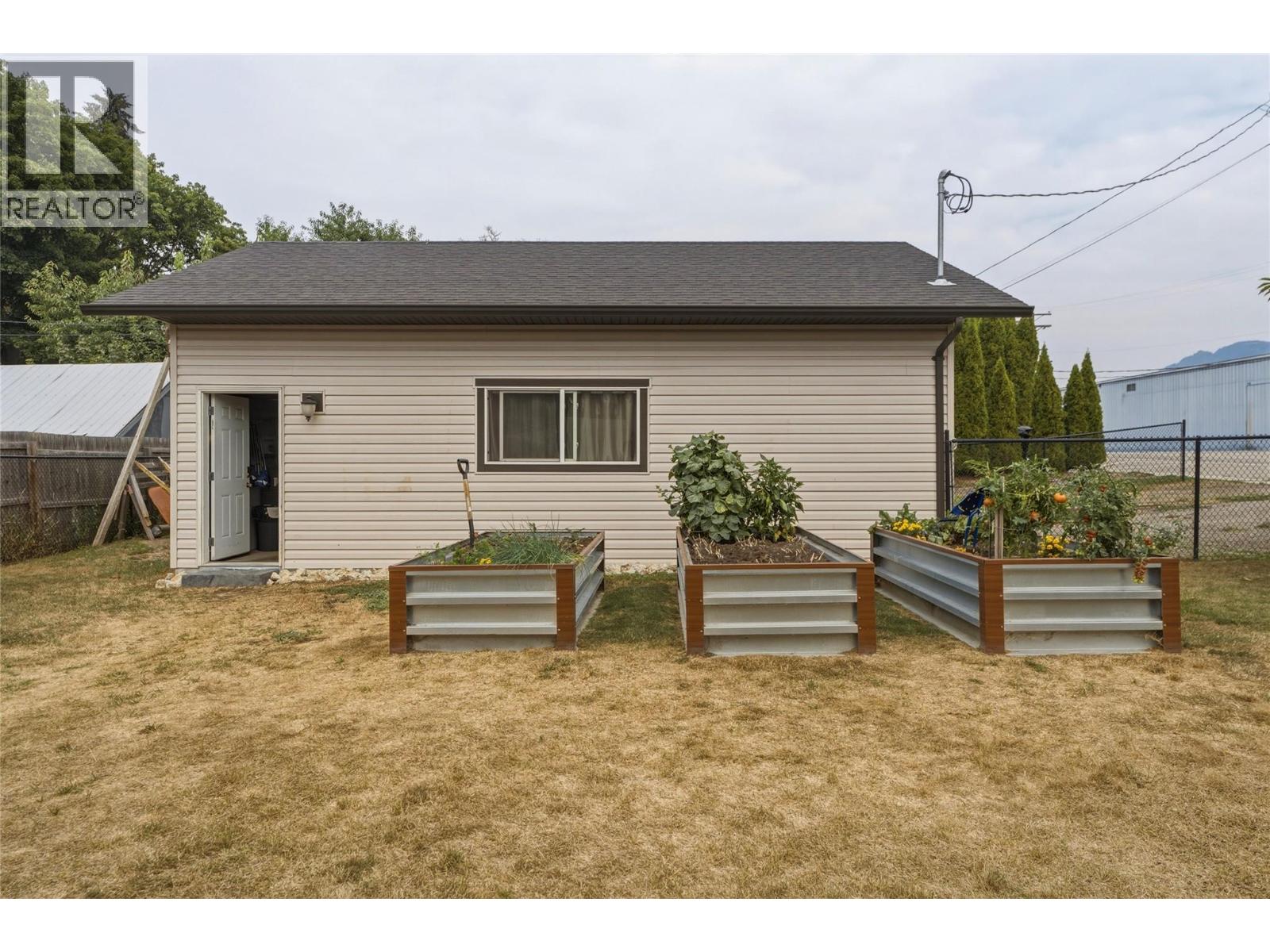 401 Howard Avenue - Image 25