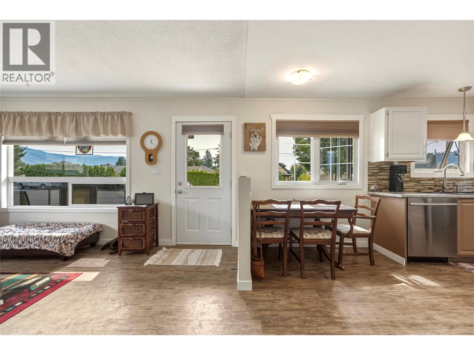 401 Howard Avenue - 6