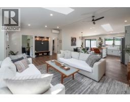 655 Dougall Road, Gibsons, BC V0N1V8 Photo 12