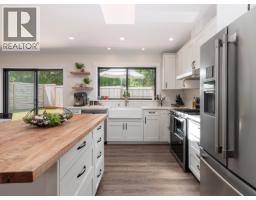 655 Dougall Road, Gibsons, BC V0N1V8 Photo 6