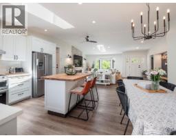 655 Dougall Road, Gibsons, BC V0N1V8 Photo 8