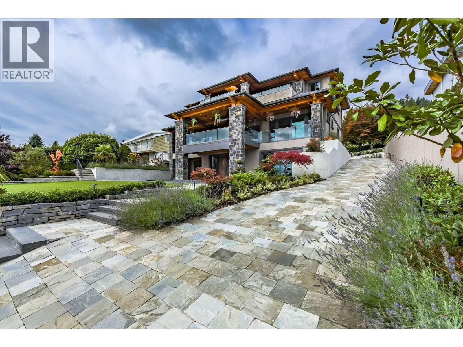 1765 QUEENS Avenue, West Vancouver, British Columbia, V7V2X6, West Vancouver, British Columbia — photo 2 of 5