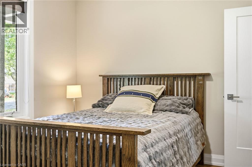 42 CARLTON Avenue - 24