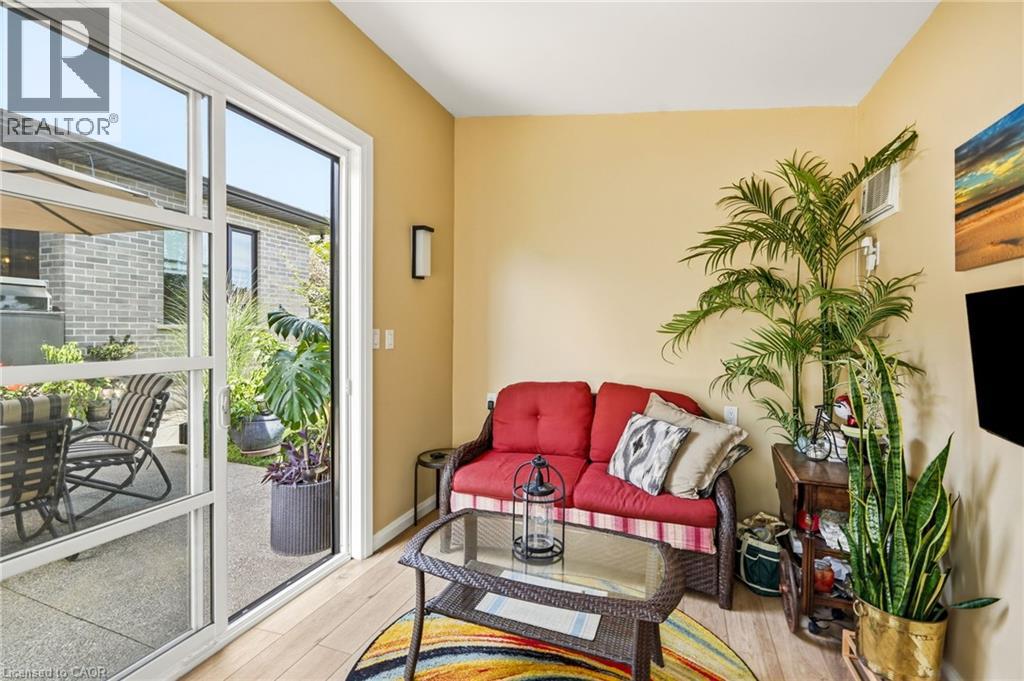 42 CARLTON Avenue - 42