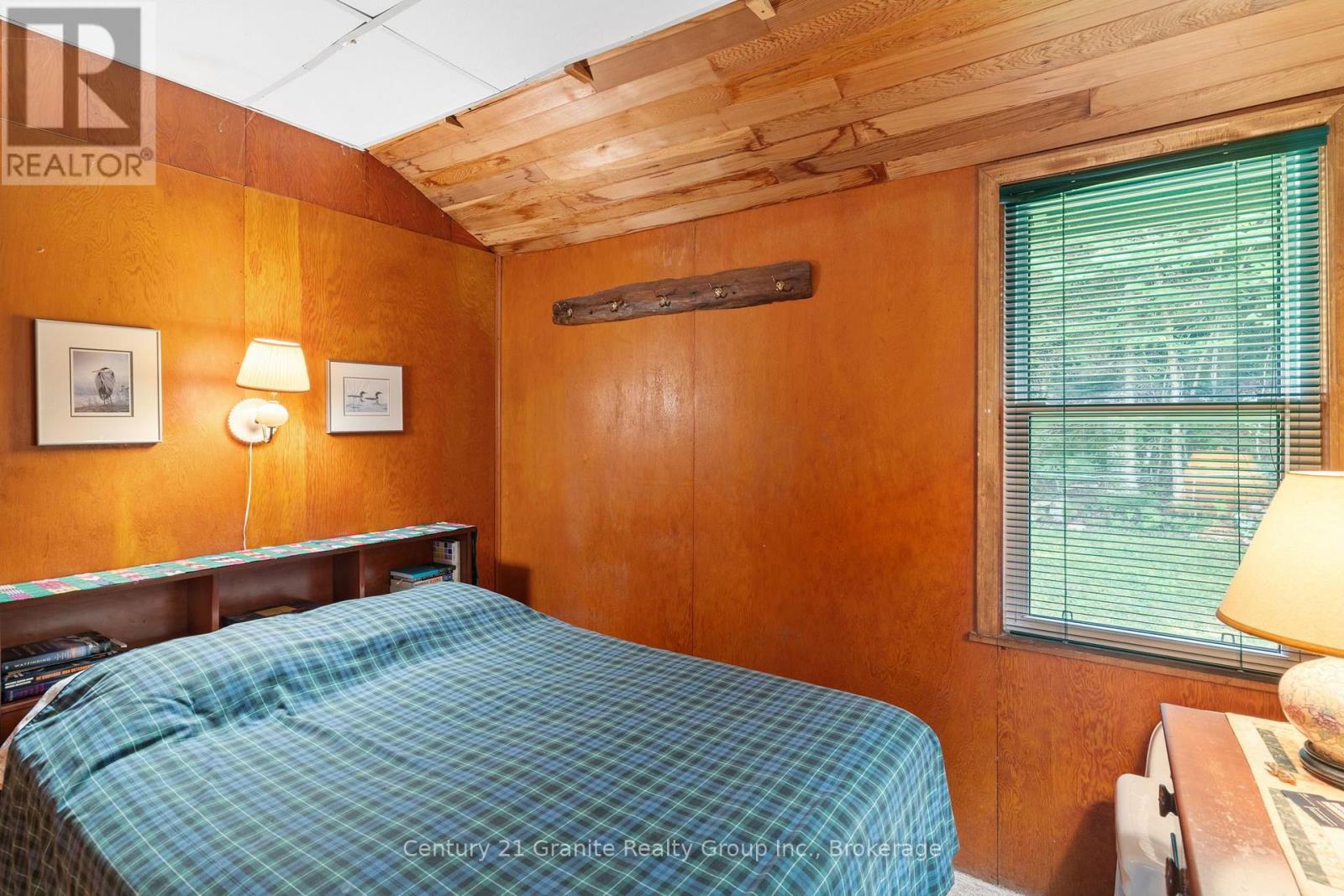 1010 BADGER LANE - 22