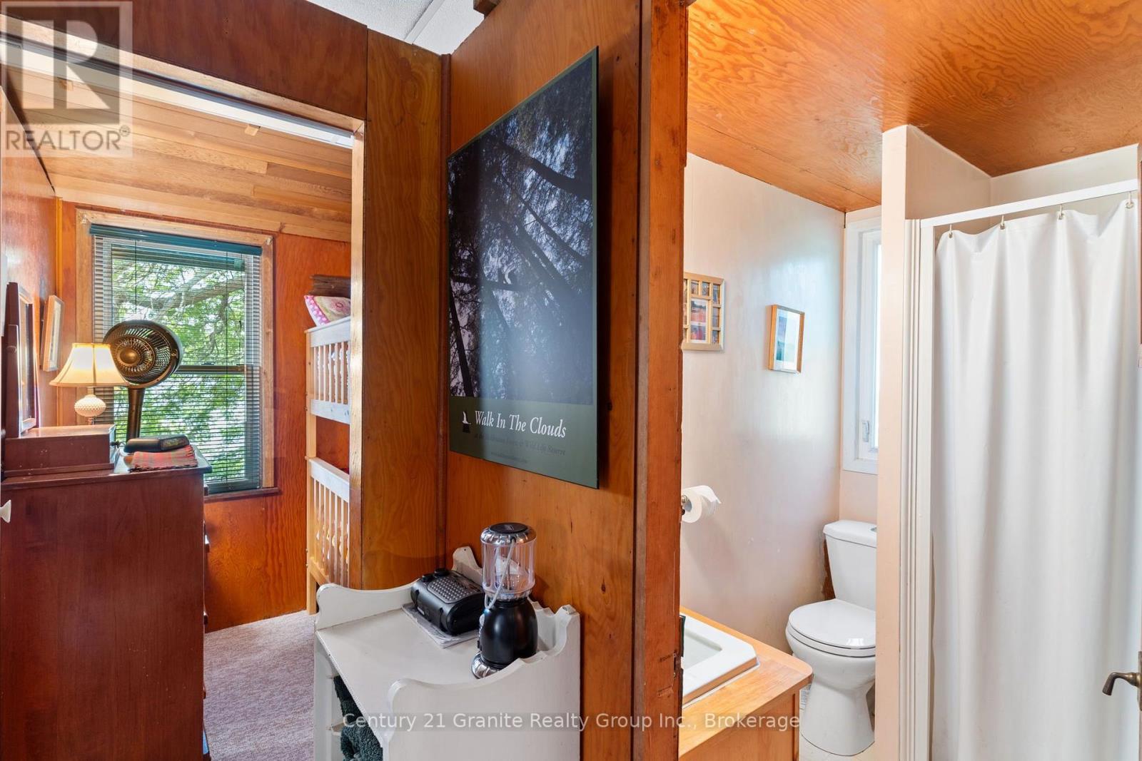 1010 BADGER LANE - 23