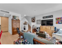 104 15165 Thrift Avenue, Surrey, BC V4B0C1 Photo 9