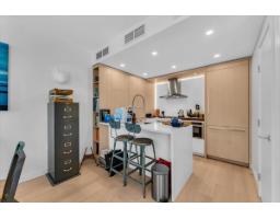 104 15165 Thrift Avenue, Surrey, BC V4B0C1 Photo 10