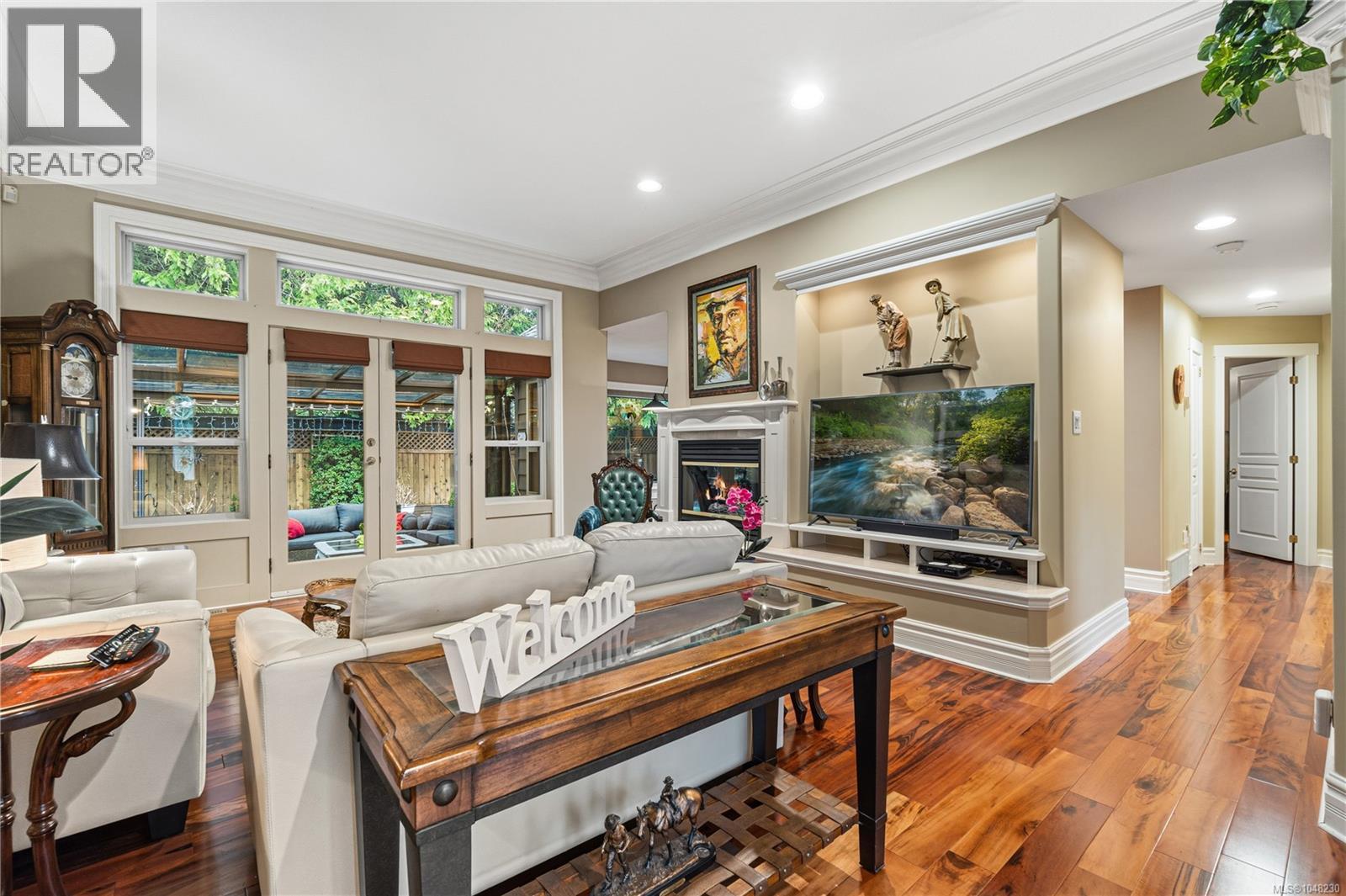 564 Hazelwood Pl - 2