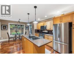 564 Hazelwood Pl, Qualicum Beach, BC V9K1A1 Photo 14