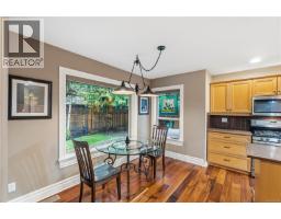 564 Hazelwood Pl, Qualicum Beach, BC V9K1A1 Photo 16