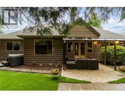 564 Hazelwood Pl, Qualicum Beach, BC V9K1A1 Photo 34