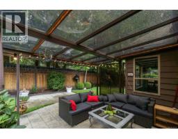 Kitchen - 564 Hazelwood Pl, Qualicum Beach, BC V9K1A1 Photo 6