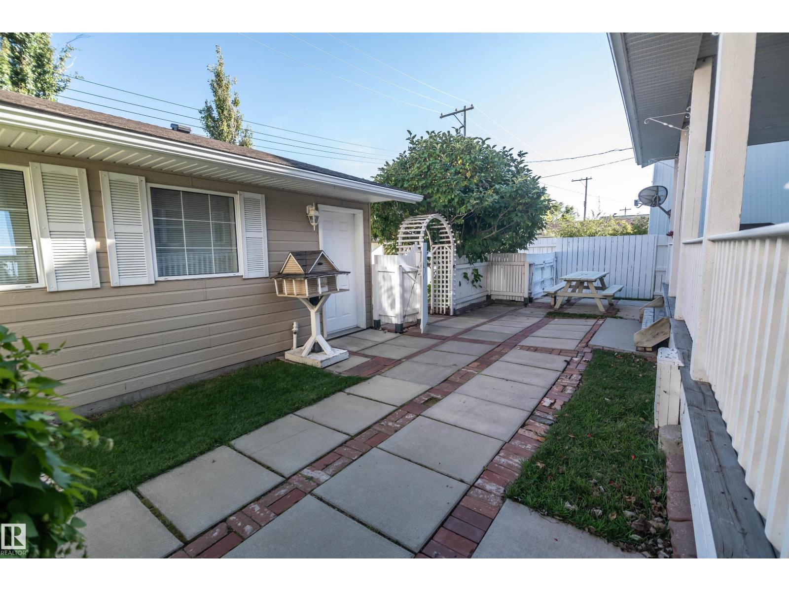 5309 51 AV - Image 24