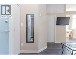 Entrance - 305 1121 Fort St, Victoria, BC V8V3K9 Photo 6