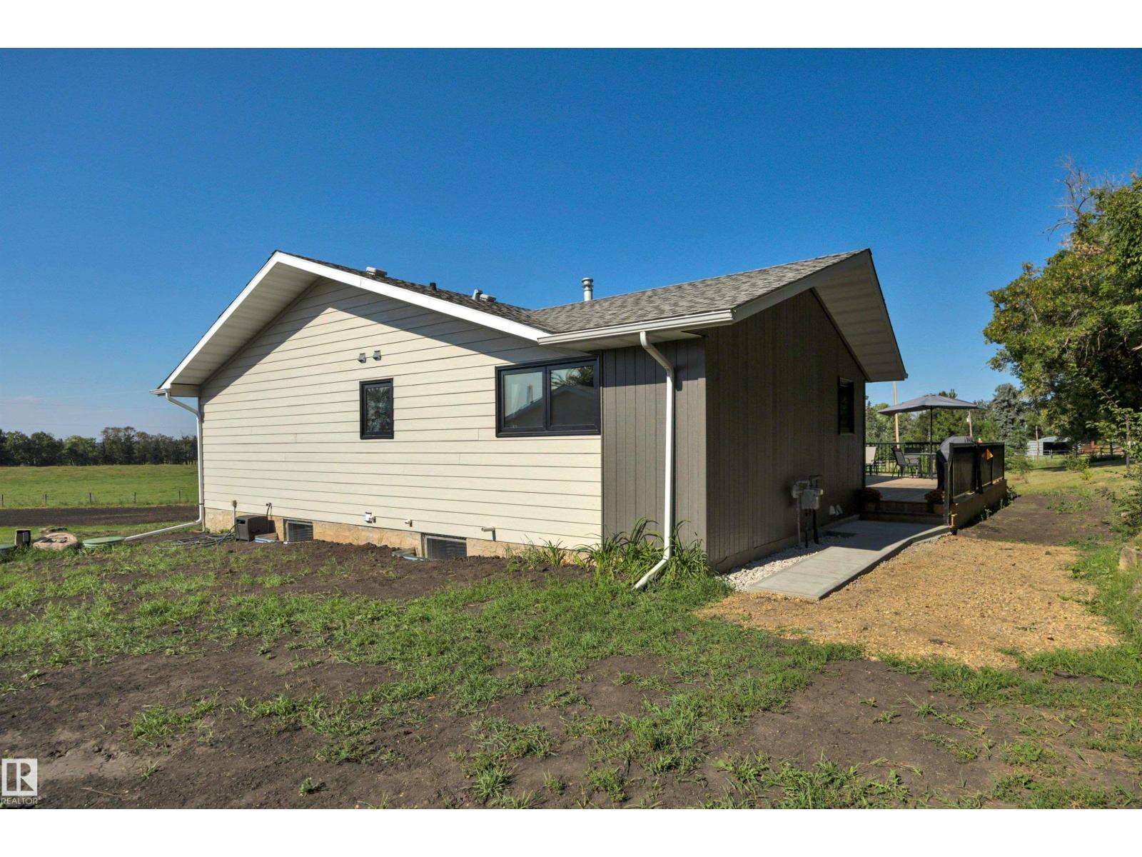 473010 RGE ROAD 242 - 49