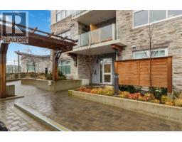 204 916 Lyall St, Esquimalt, BC V9A5E6 Photo 6