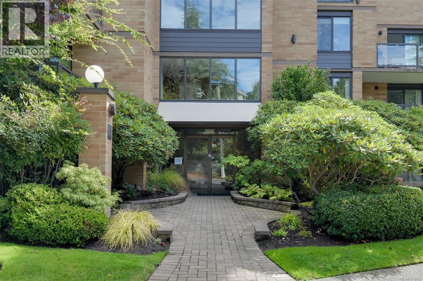 #302 1280 Newport Ave - Image 32