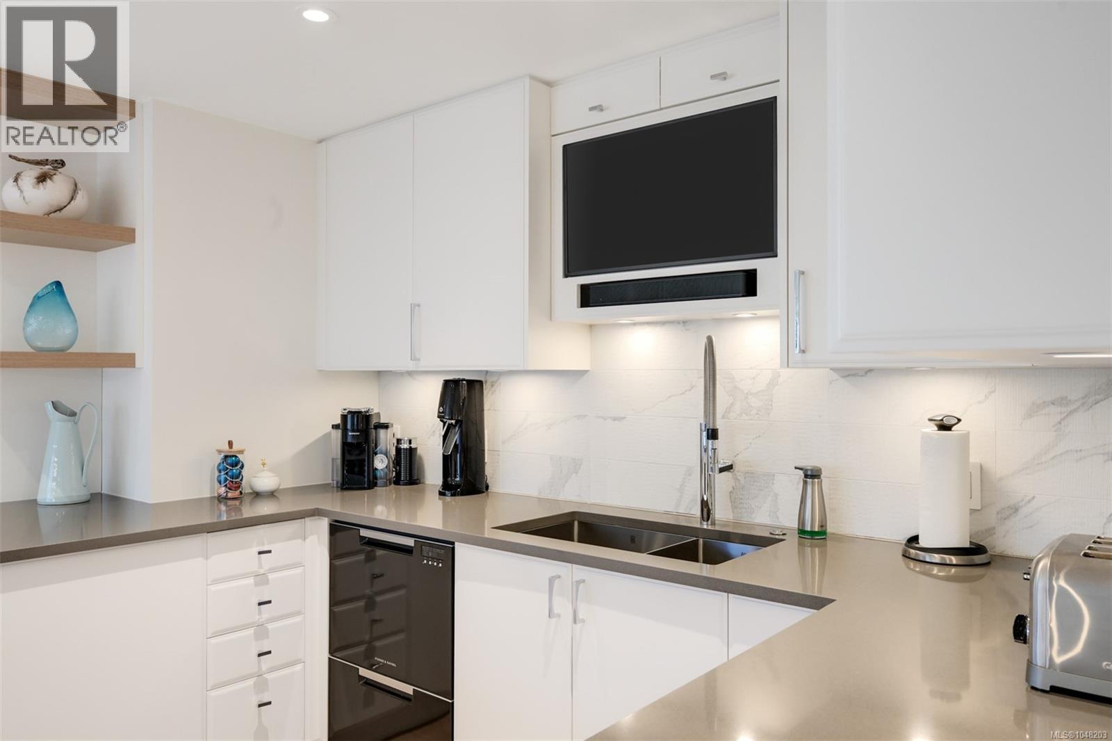 #302 1280 Newport Ave - 13