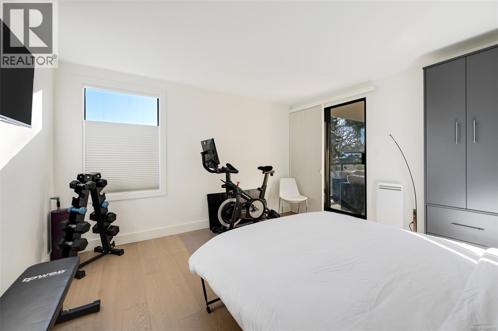 #302 1280 Newport Ave - 22