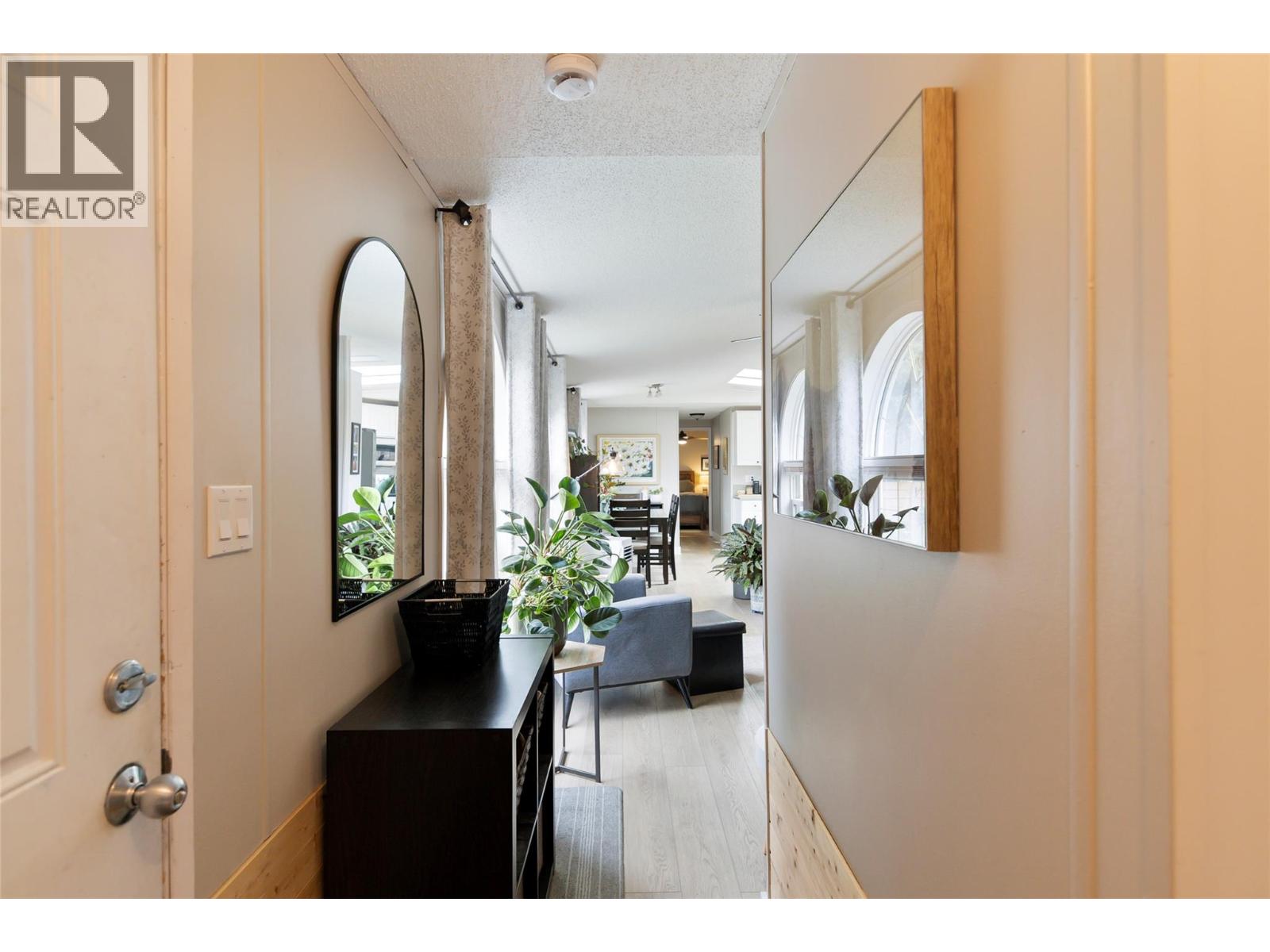 #11 606 Edward Street - 17