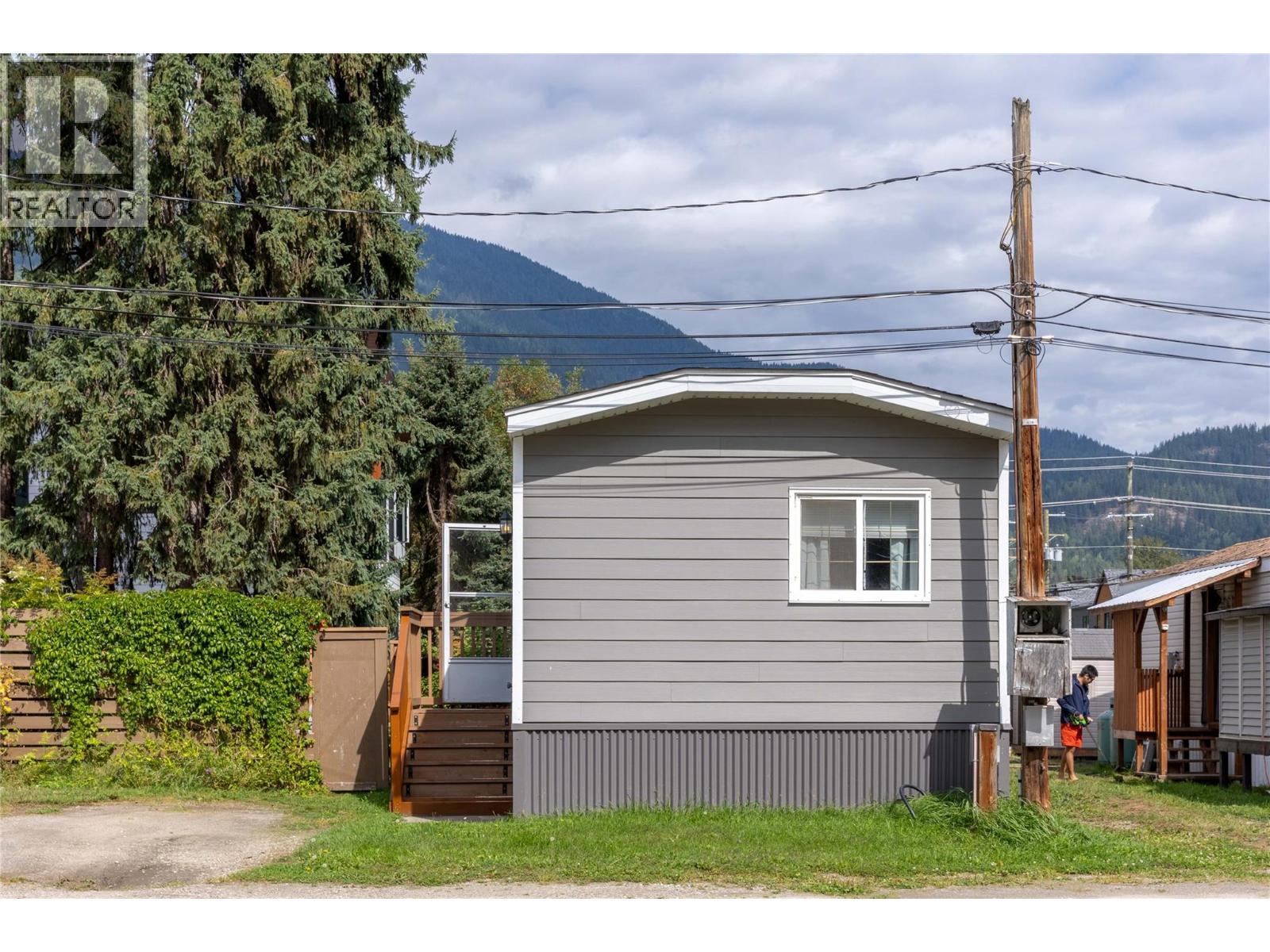 #11 606 Edward Street - 20