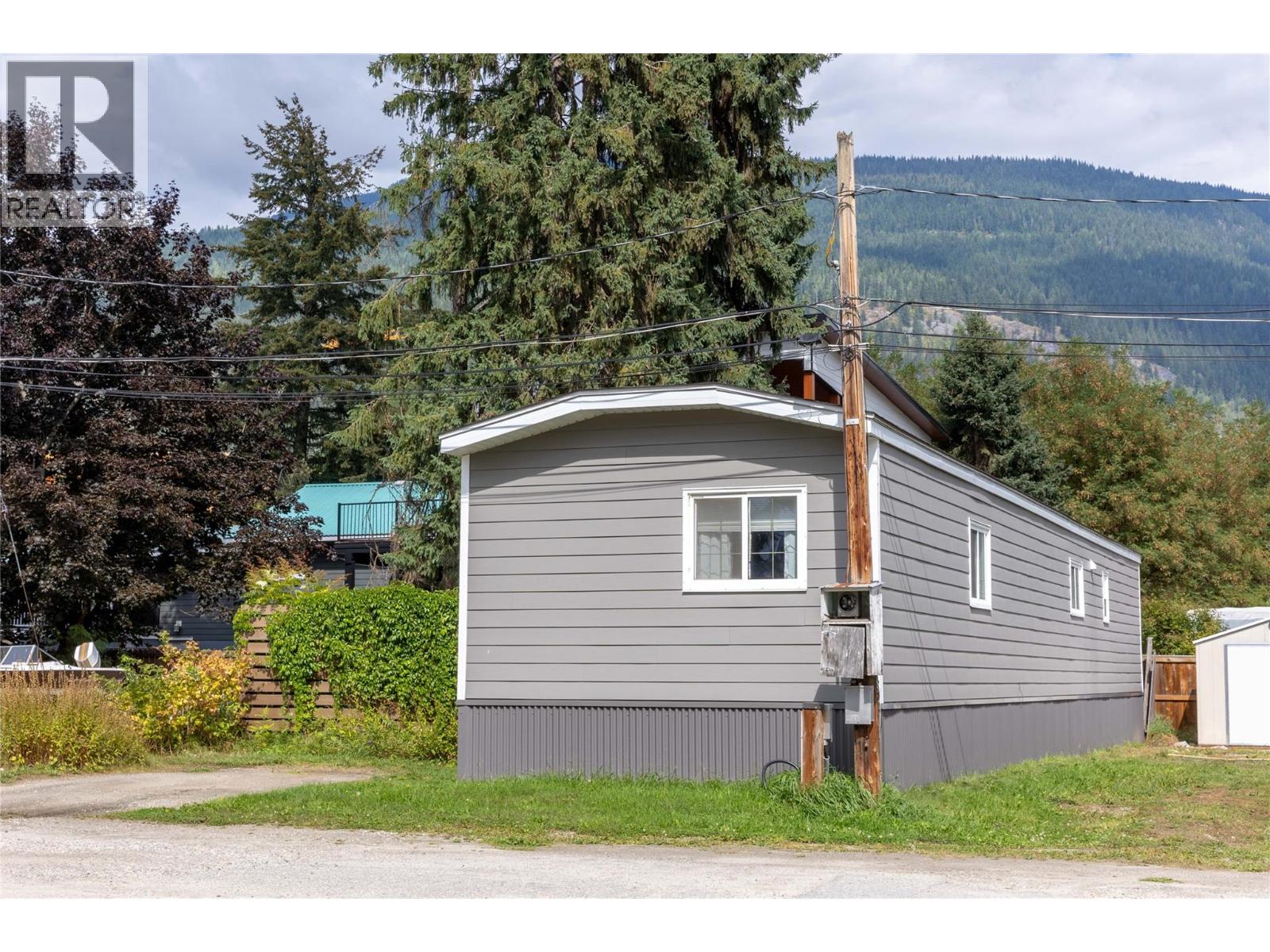 #11 606 Edward Street - 22