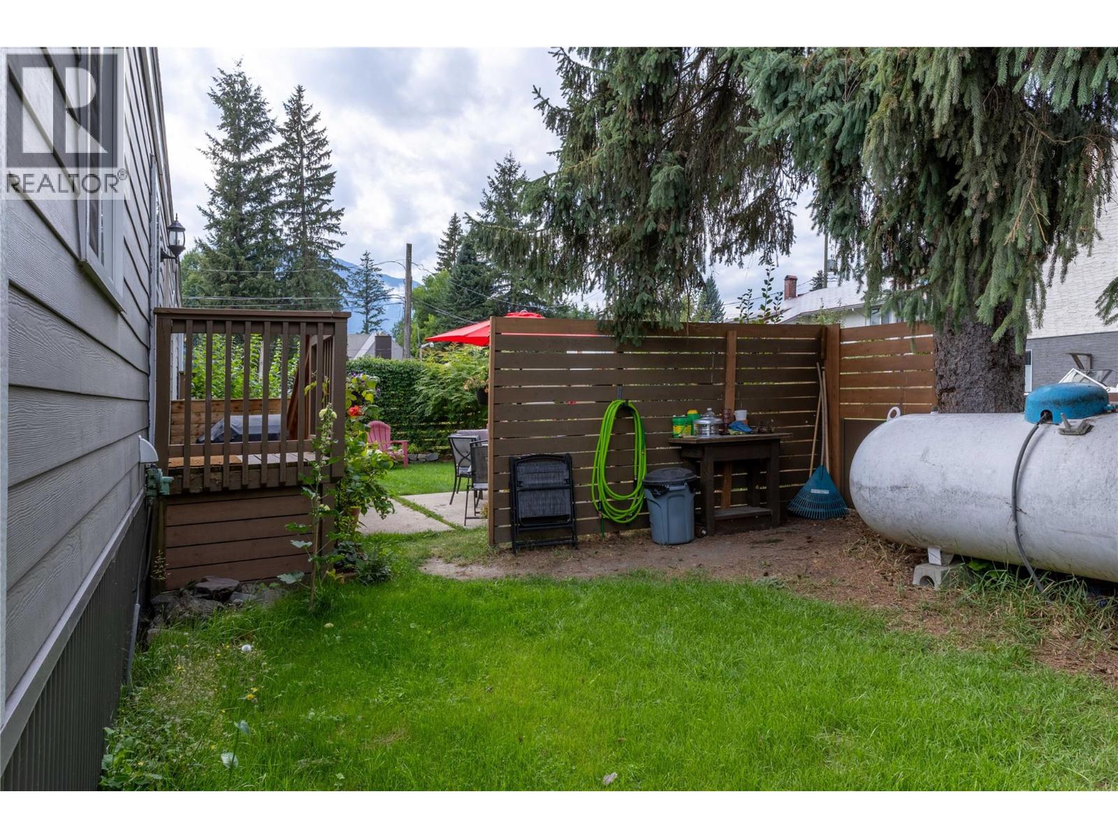 #11 606 Edward Street - 32