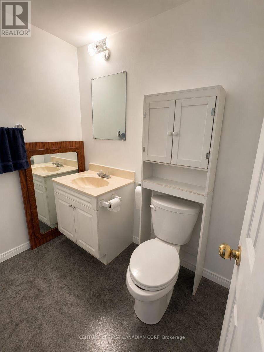 #37 1919 TRAFALGAR STREET - Image 11