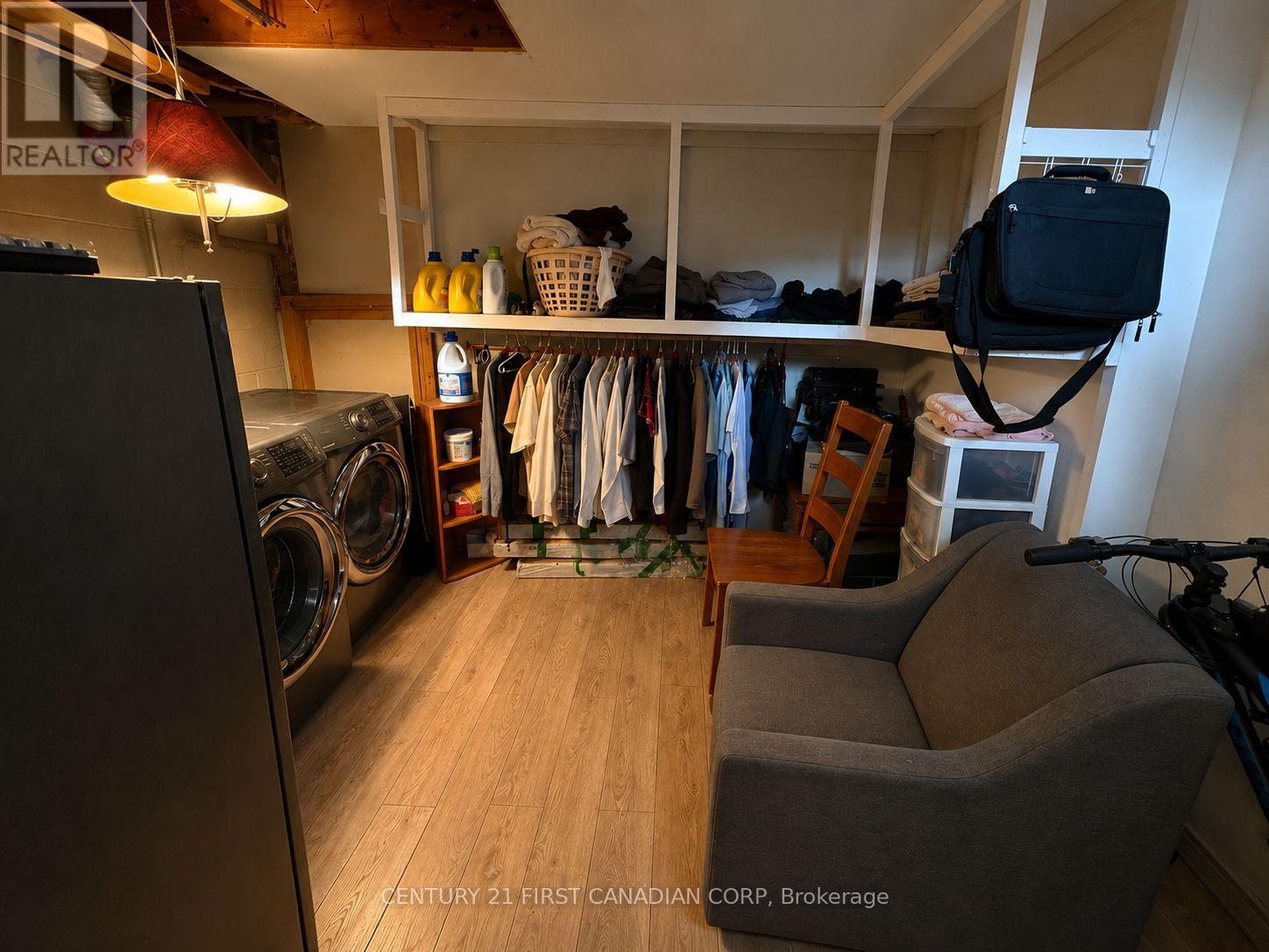 #37 1919 TRAFALGAR STREET - Image 12